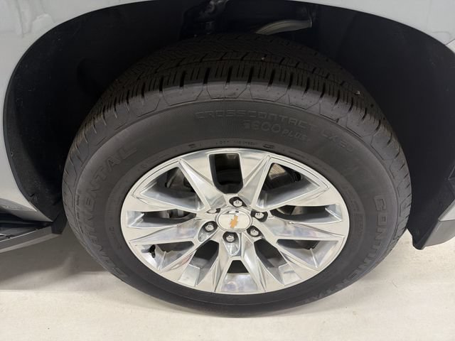 Certified 2026 Chevrolet Suburban Premier w/ Sun And Tow Package AWD/4WD image 14