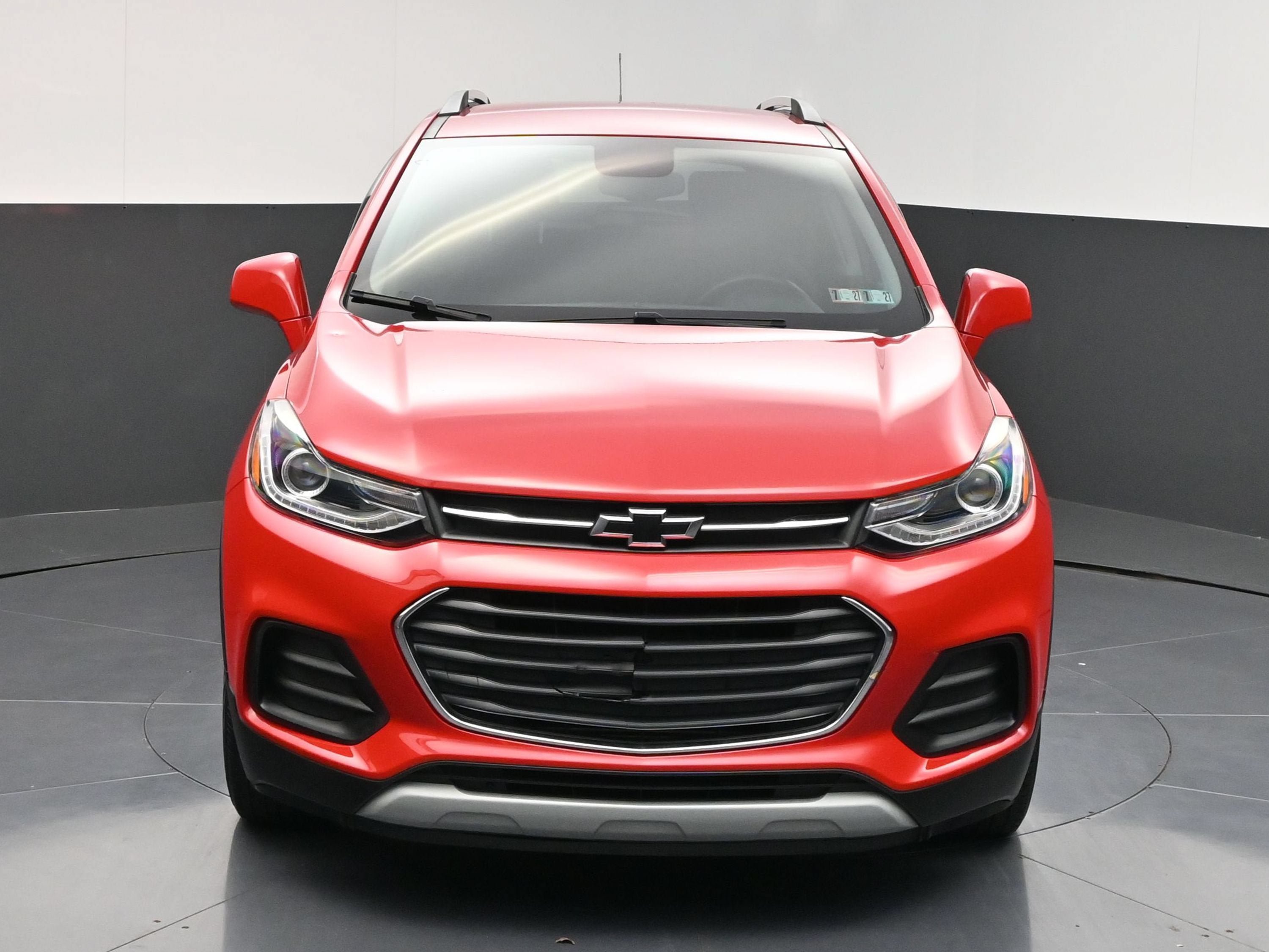 Used 2020 Chevrolet Trax LT w/ LT Convenience Package FWD image 2