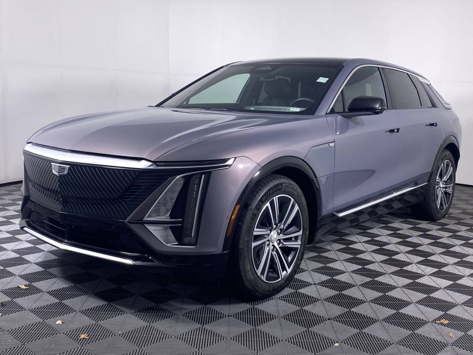 Certified 2024 Cadillac Lyriq Luxury AWD/4WD image 17