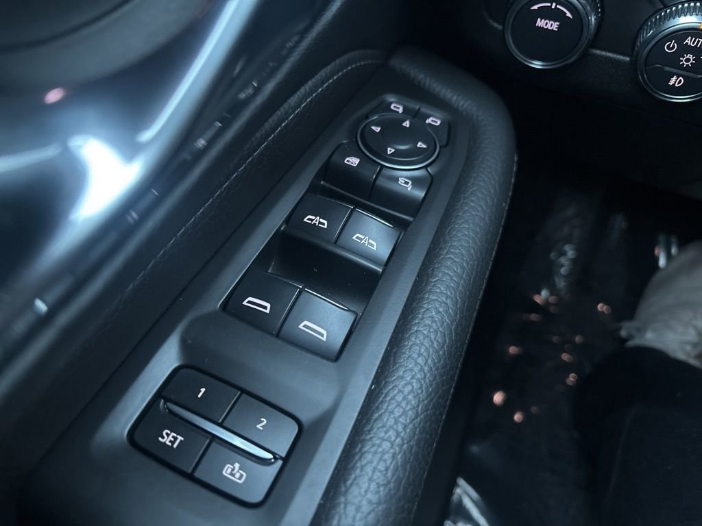 Used 2024 GMC Yukon Denali AWD/4WD image 18