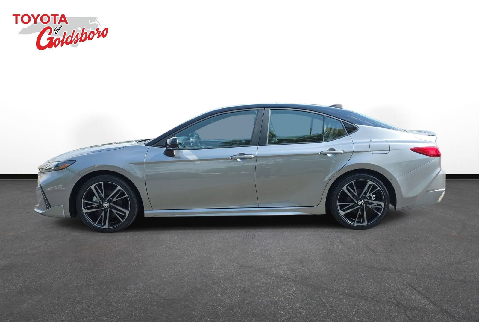 Used 2025 Toyota Camry XSE image 8
