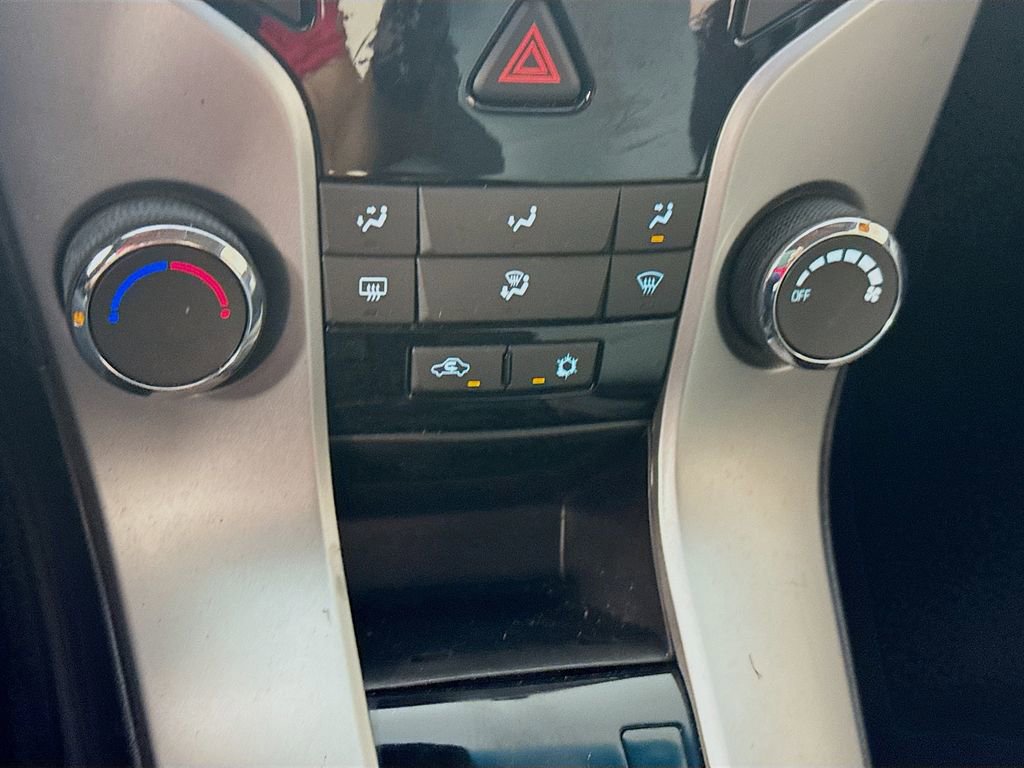 Used 2013 Chevrolet Cruze LS FWD image 16