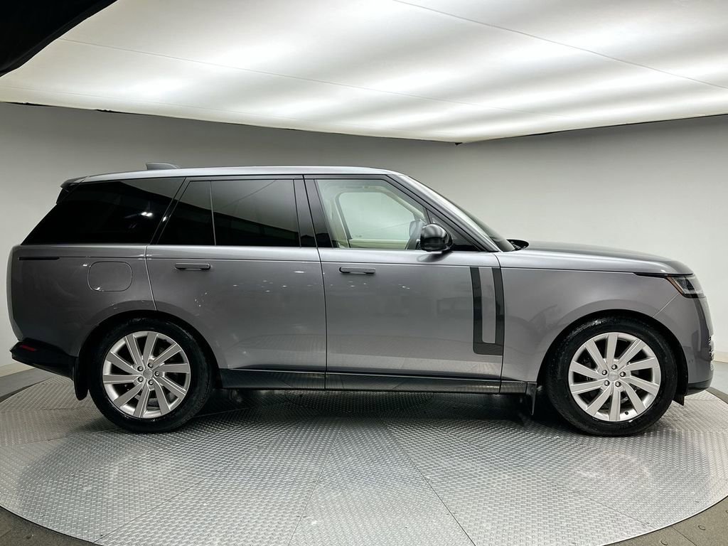 Certified 2023 Land Rover Range Rover SE image 12