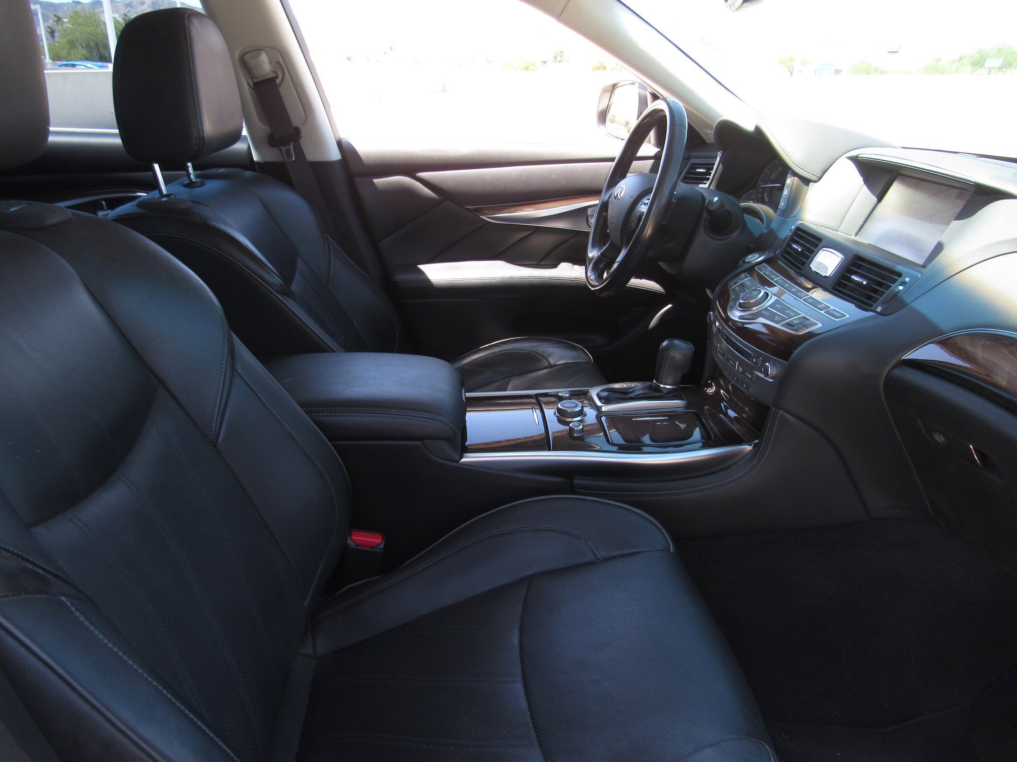 Used 2016 INFINITI Q70 L 3.7 w/ Deluxe Touring Package image 9