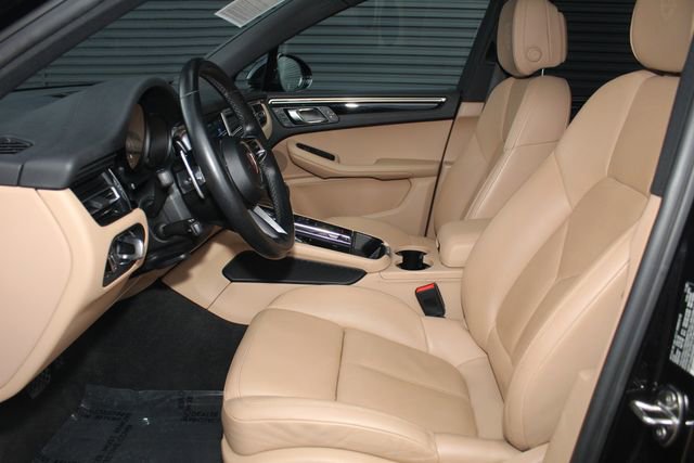 Certified 2023 Porsche Macan Base image 5