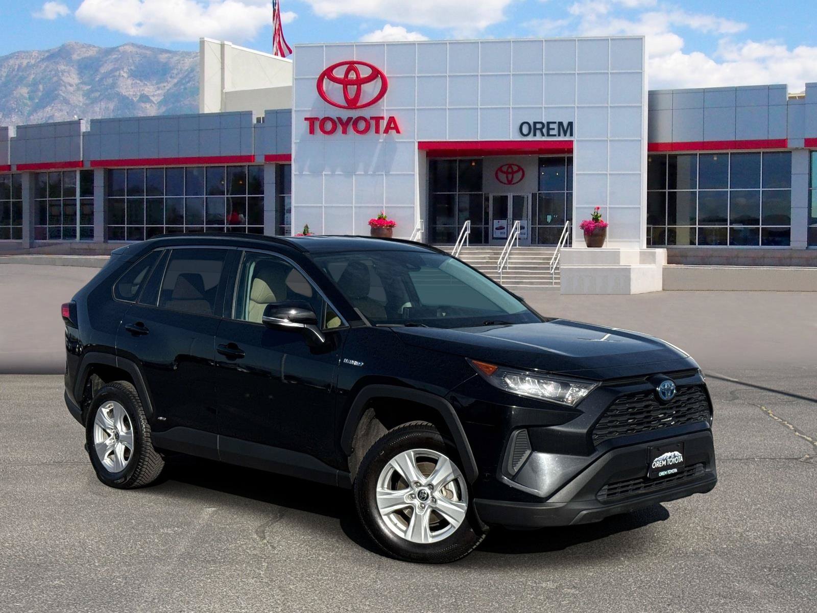 Used 2021 Toyota RAV4 LE AWD/4WD image 1
