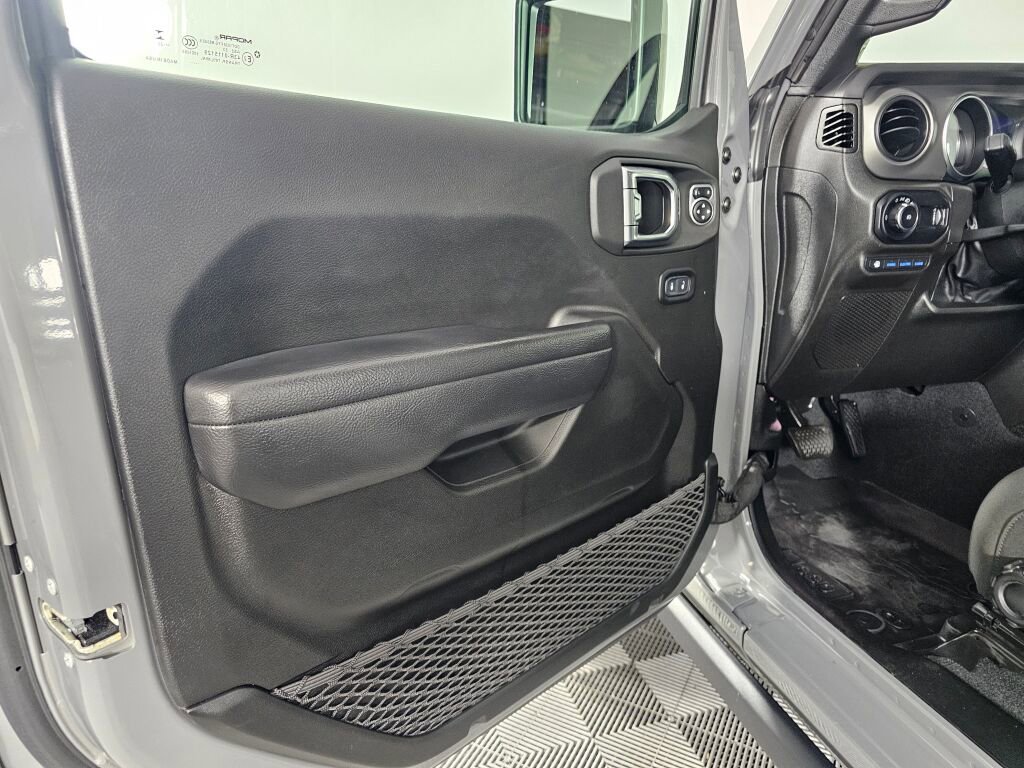 Used 2023 Jeep Wrangler Unlimited AWD/4WD image 18