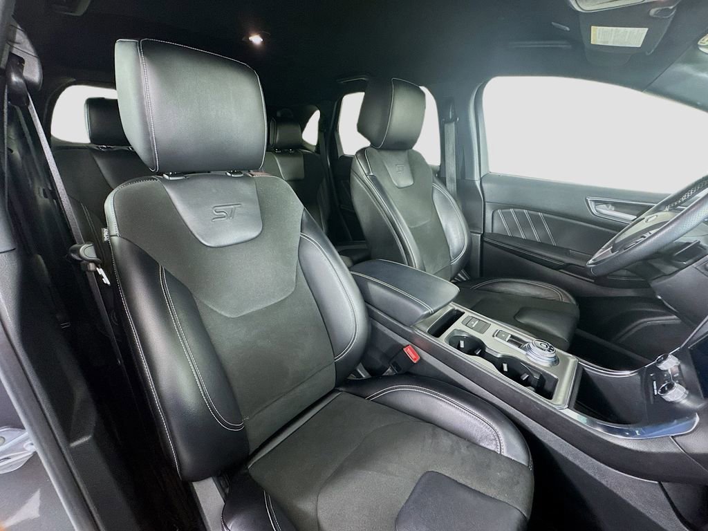 Used 2021 Ford Edge ST image 29