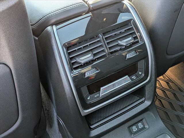 Used 2025 BMW X7 M60i AWD/4WD image 18