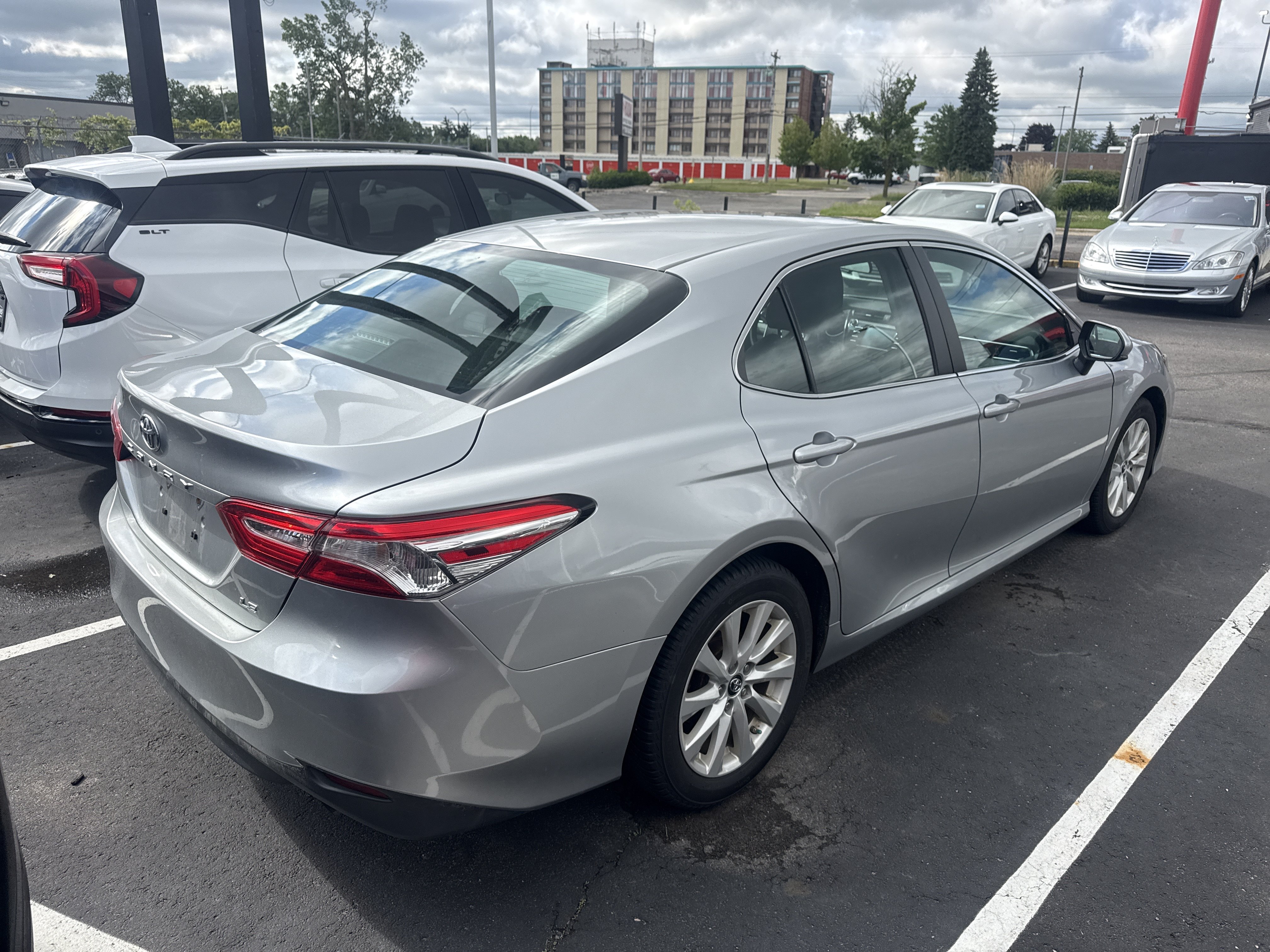 Used 2018 Toyota Camry LE FWD image 4