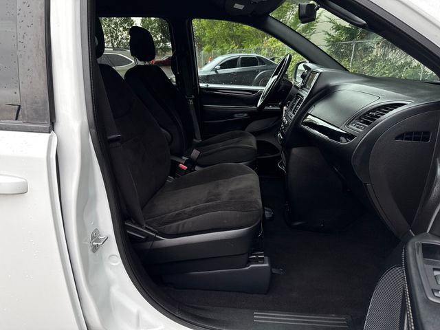 Used 2018 Dodge Grand Caravan SE FWD image 9
