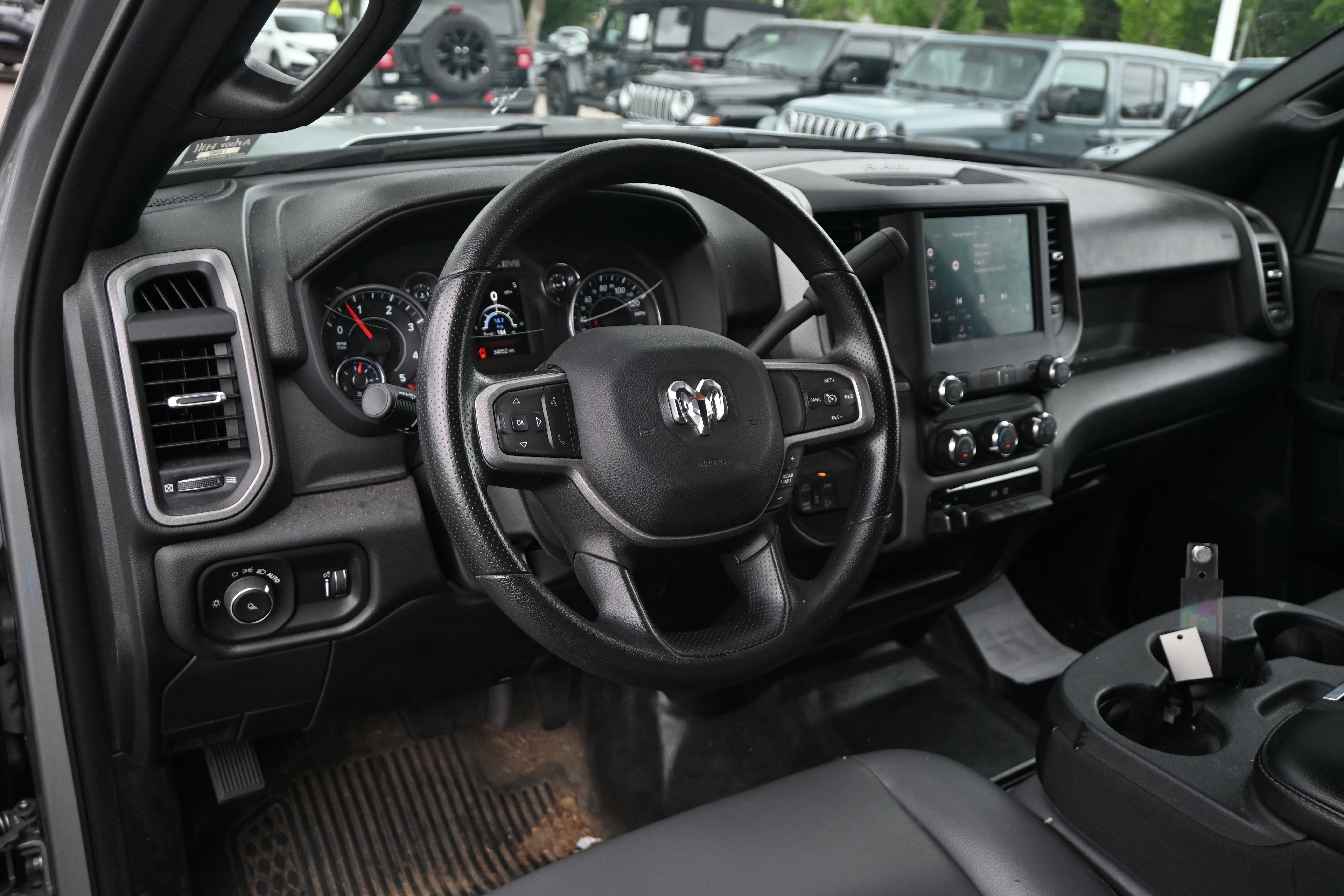 Used 2024 RAM 2500 Tradesman w/ Chrome Appearance Group AWD/4WD image 11