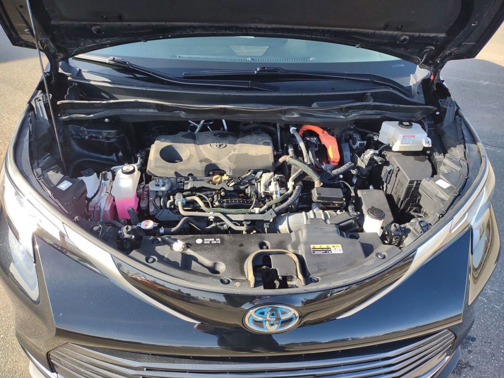 Used 2021 Toyota Sienna Limited image 23
