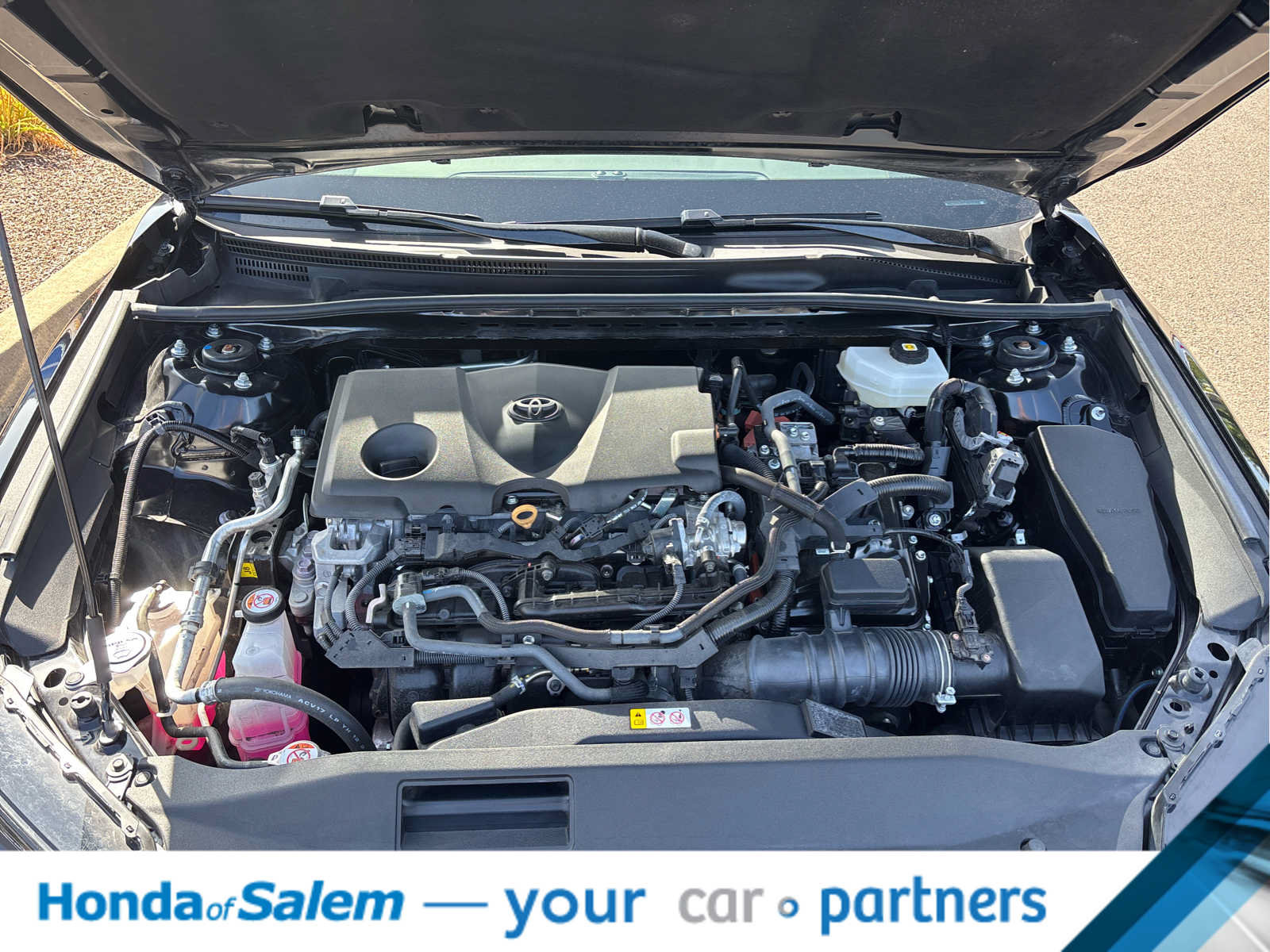 Used 2025 Toyota Camry SE FWD image 9