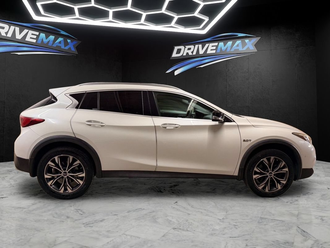 Used 2018 INFINITI QX30 Premium w/ Navigation Package AWD/4WD image 4