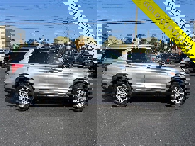 Certified 2022 Ford Explorer XLT w/ Equipment Group 202A image 2