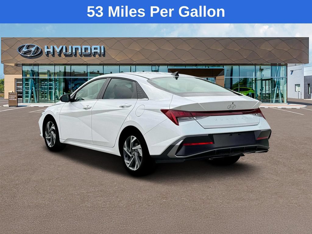 Used 2025 Hyundai Elantra SEL w/ Cargo Package FWD image 5