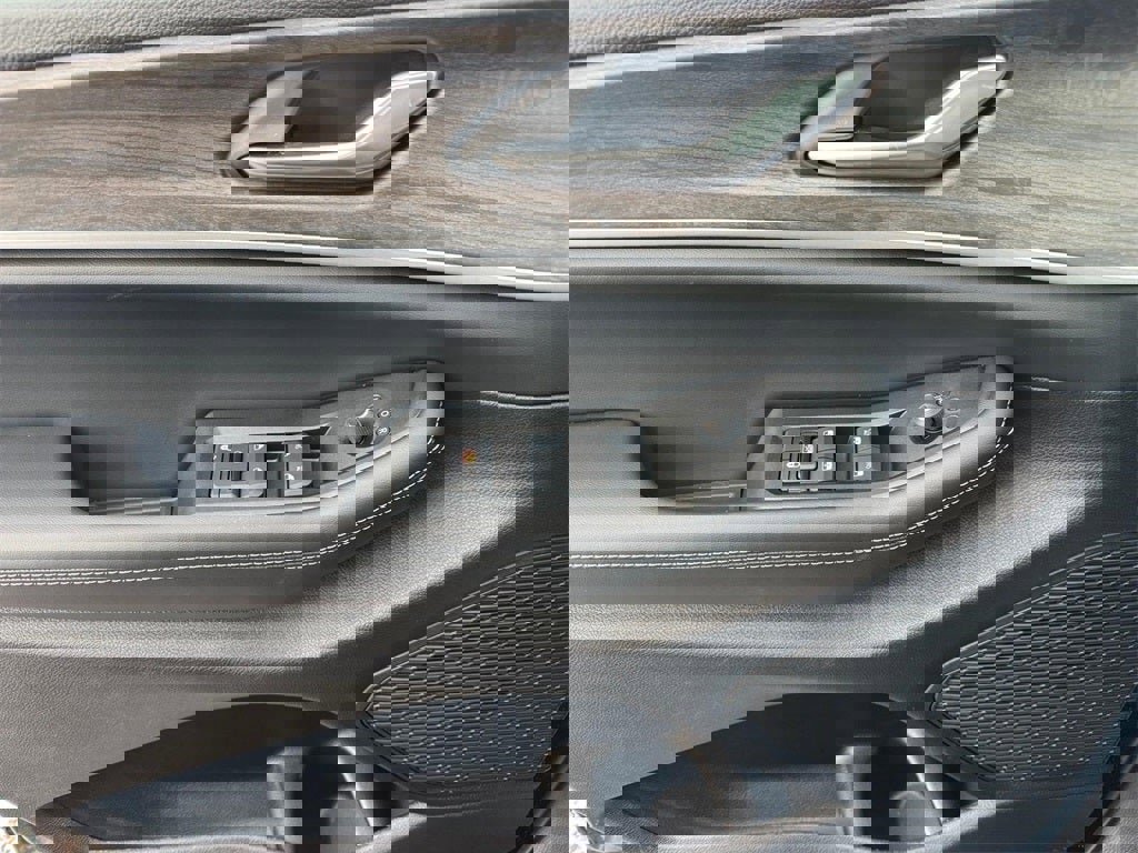 New 2026 Jeep Grand Cherokee Altitude image 21