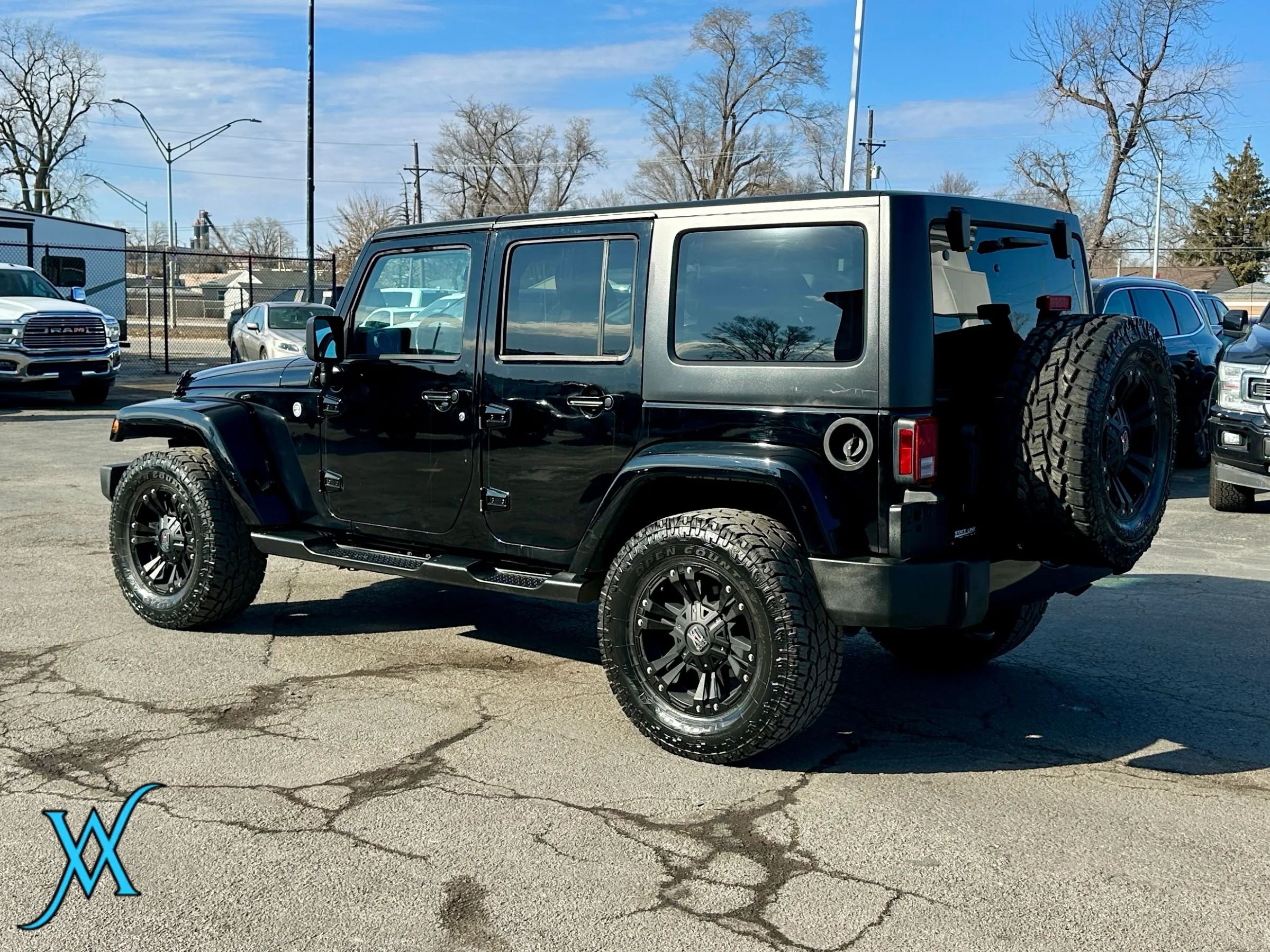 Used 2018 Jeep Wrangler Unlimited Sahara w/ Connectivity Group AWD/4WD image 5