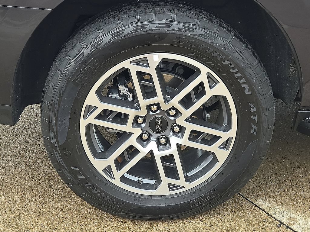 Used 2025 Ford Expedition Active AWD/4WD image 7