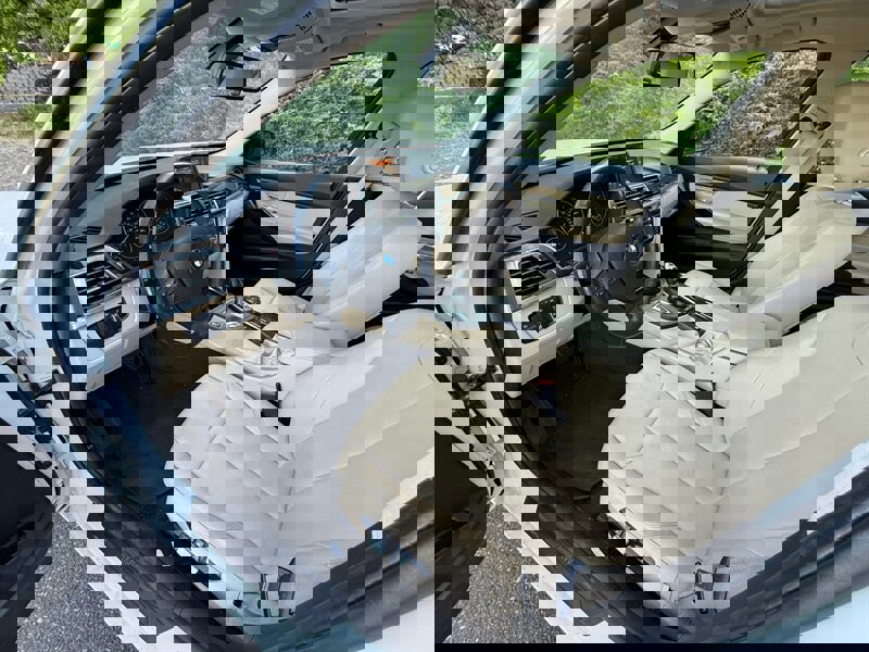 Used 2017 BMW 320i Sedan image 7