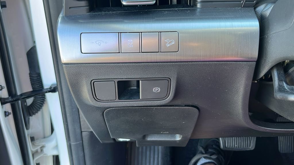 Used 2025 Hyundai Kona SEL image 14