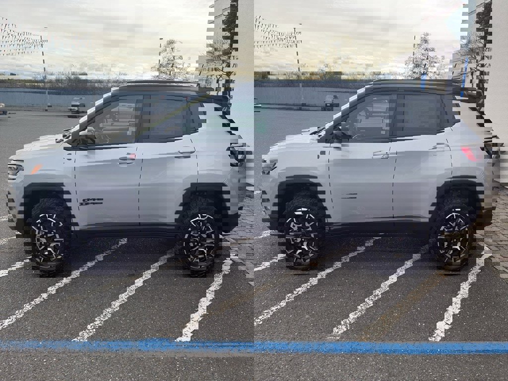 New 2026 Jeep Compass Trailhawk w/ Sun, Sound & Navigation Group image 5