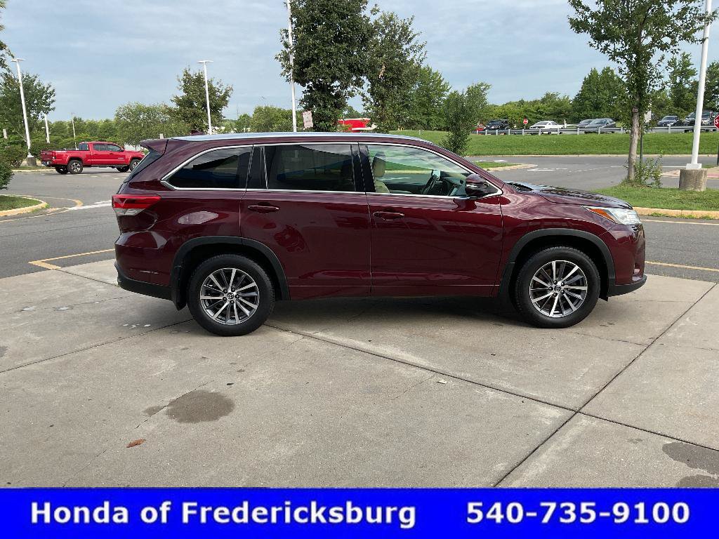 Used 2017 Toyota Highlander XLE AWD/4WD image 6