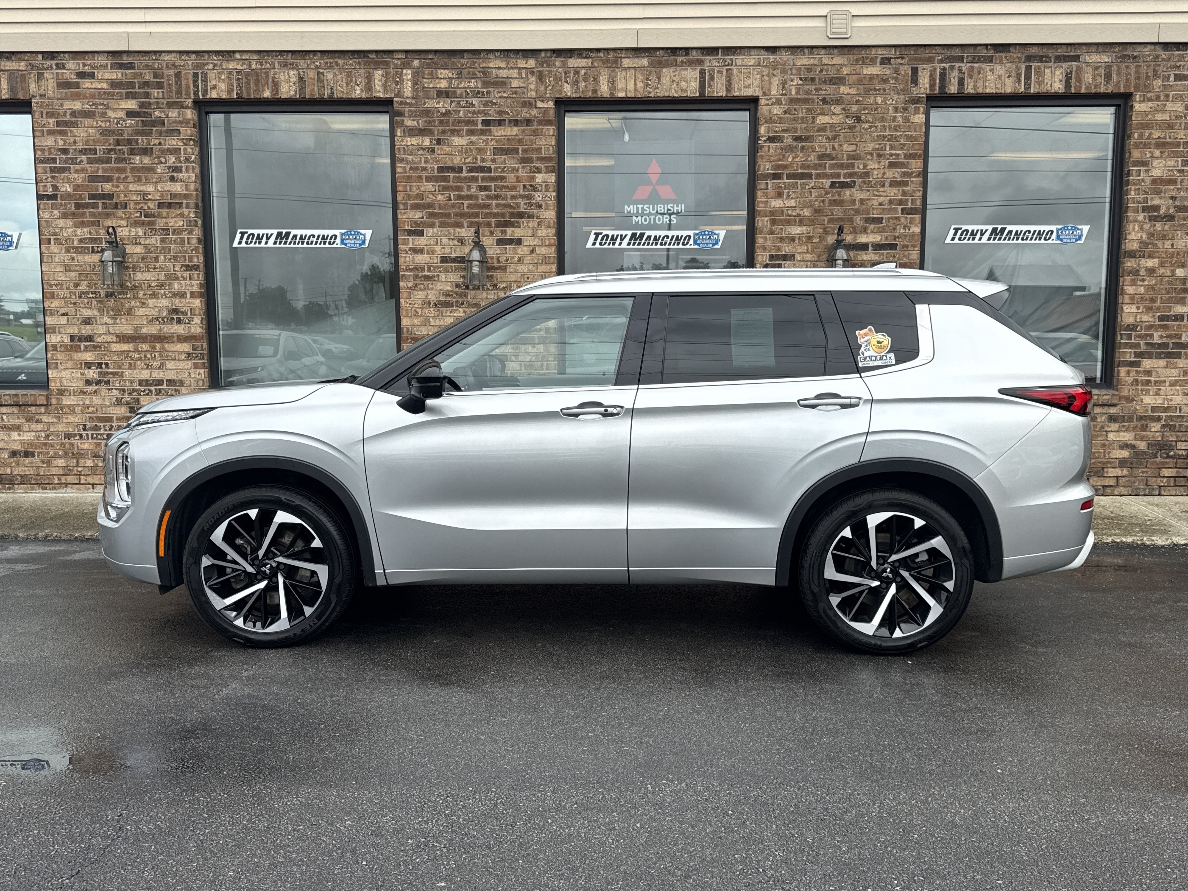 Used 2022 Mitsubishi Outlander SEL AWD/4WD image 2
