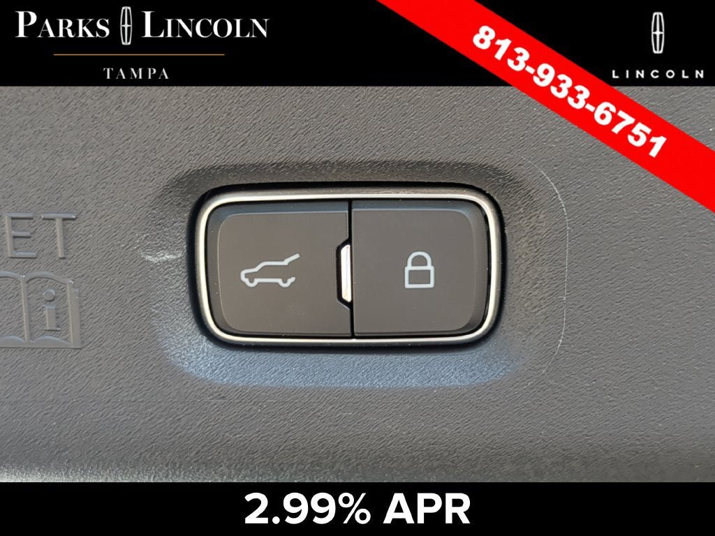 Certified 2025 Lincoln Navigator Reserve AWD/4WD image 9