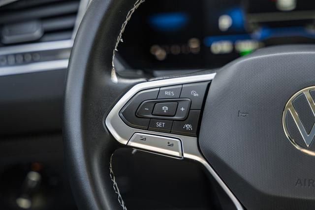 Used 2022 Volkswagen Tiguan SE w/ Panoramic Sunroof Package image 28