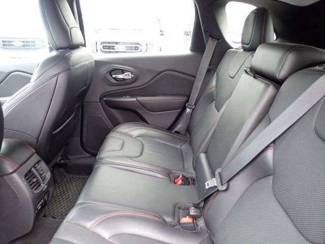 Used 2020 Jeep Cherokee Trailhawk image 12