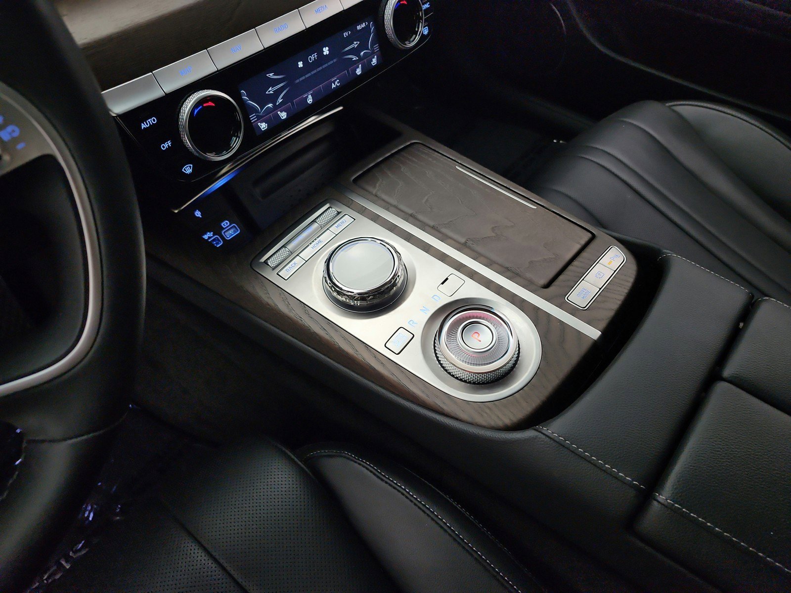 Used 2024 Genesis G80 image 11