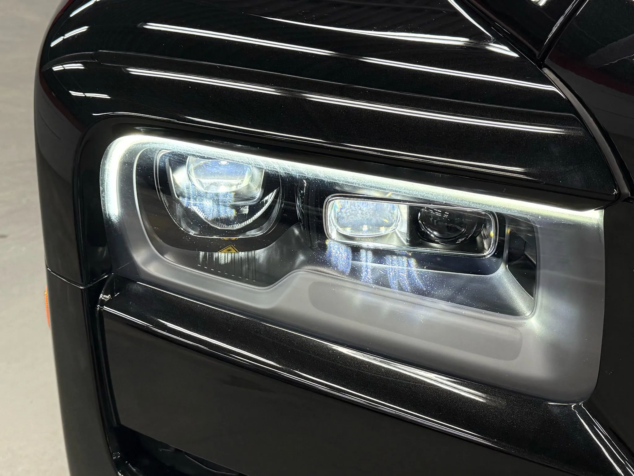 Used 2022 Rolls-Royce Cullinan Black Badge w/ Dark Exterior Package image 27