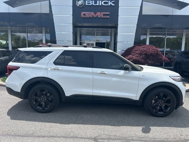 Used 2023 Ford Explorer ST-Line w/ Class IV Trailer Tow Package AWD/4WD image 2