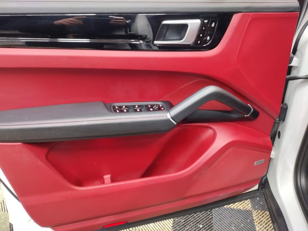 Used 2019 Porsche Cayenne S image 17