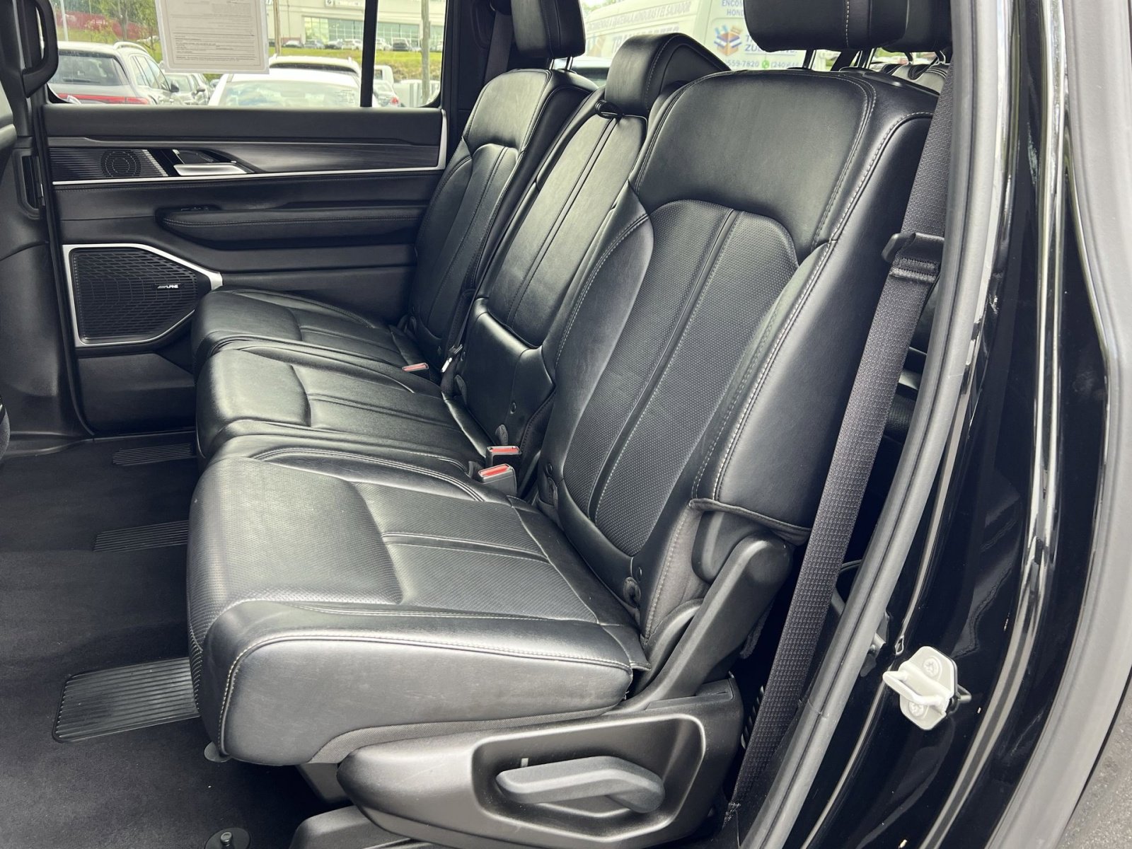 Used 2024 Jeep Wagoneer L Series II w/ Flexible Seating Group AWD/4WD image 23
