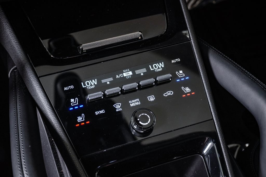Certified 2026 Porsche Cayenne E-Hybrid Coupe AWD/4WD image 24