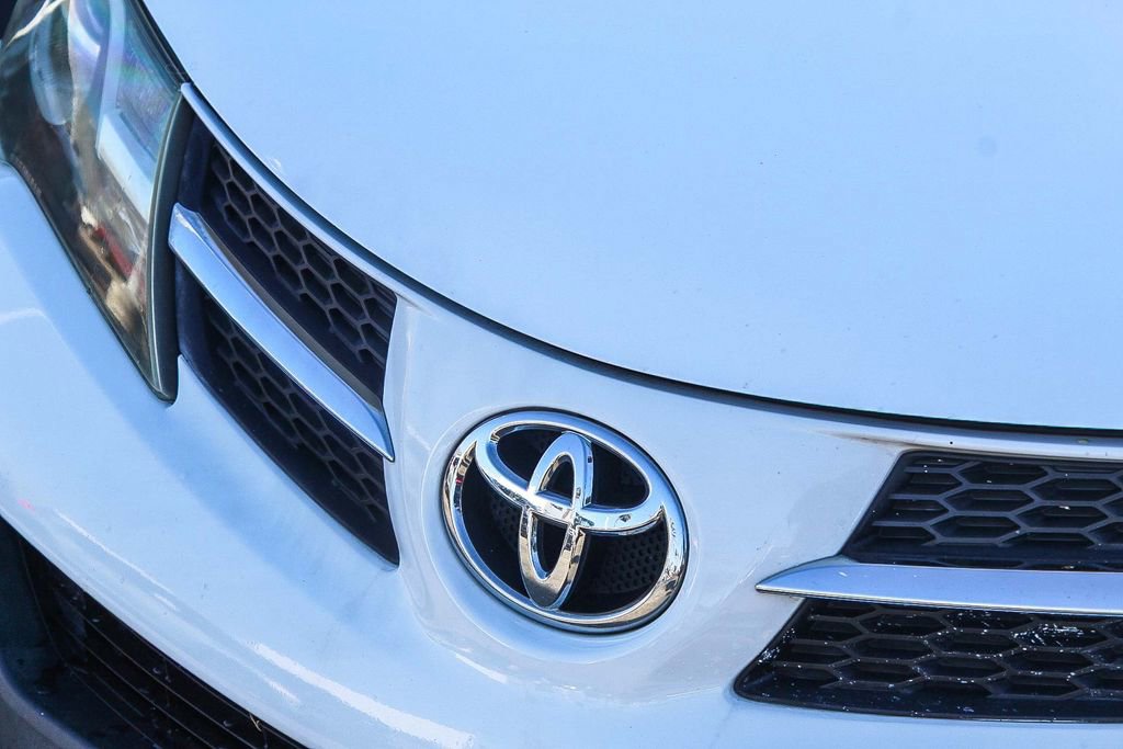 Used 2013 Toyota RAV4 XLE w/ Preferred Accessory Pkg image 9