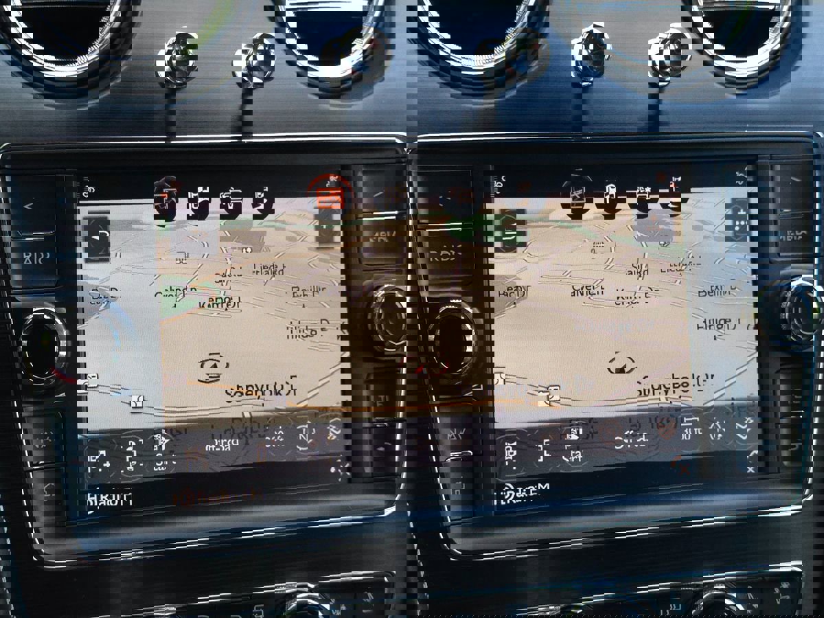 Used 2020 Bentley Bentayga Plug-In Hybrid image 41