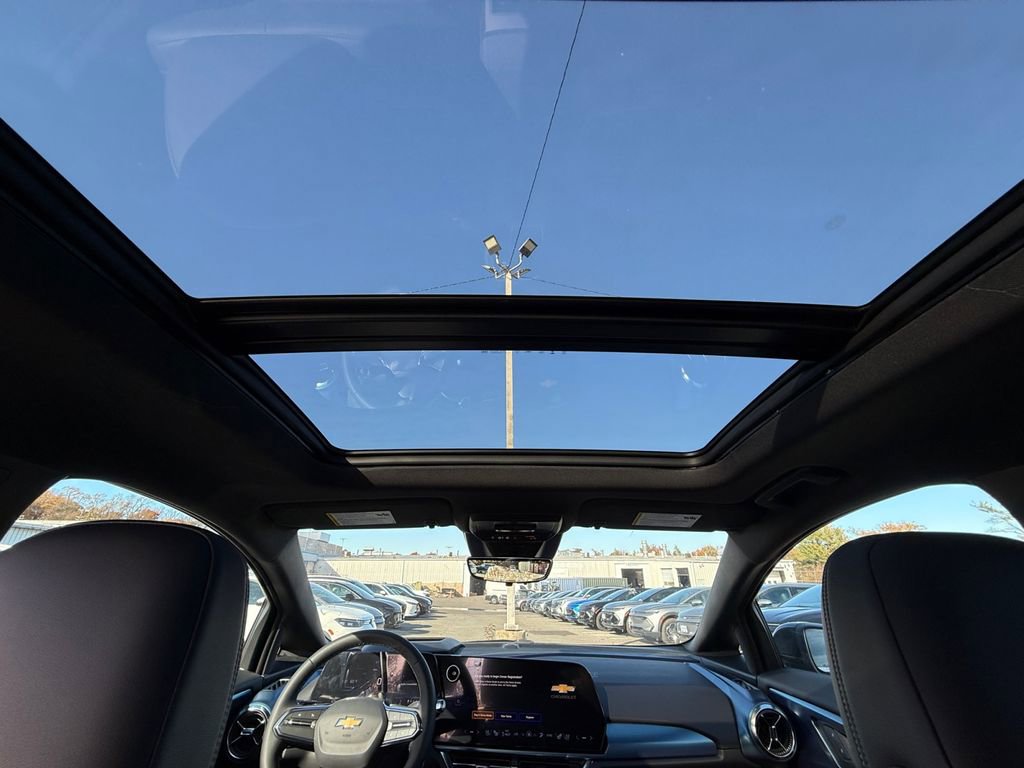 New 2026 Chevrolet Equinox EV LT image 22