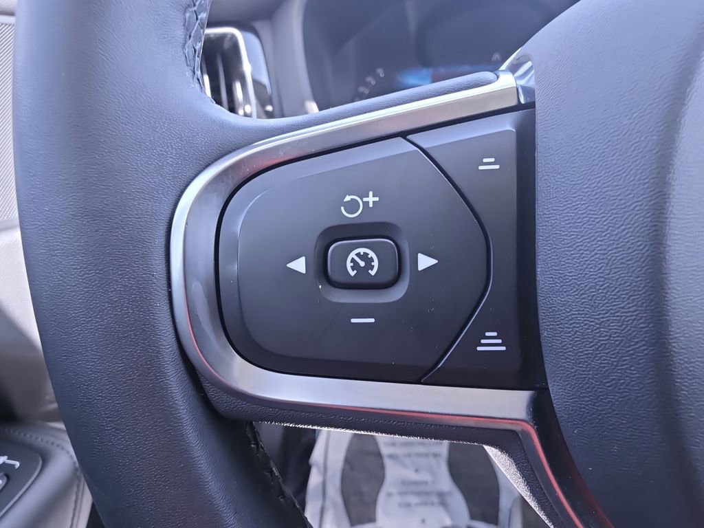 Used 2024 Volvo XC60 B5 Core w/ Protection Package Premier image 19