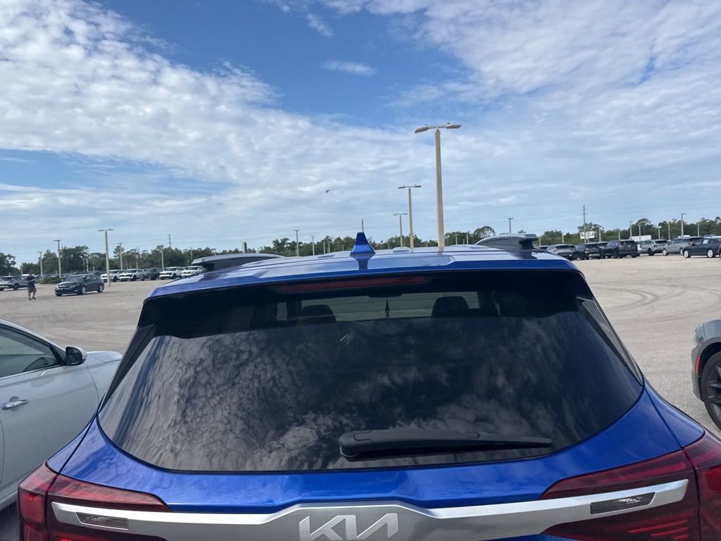 Certified 2023 Kia Seltos EX AWD/4WD image 4