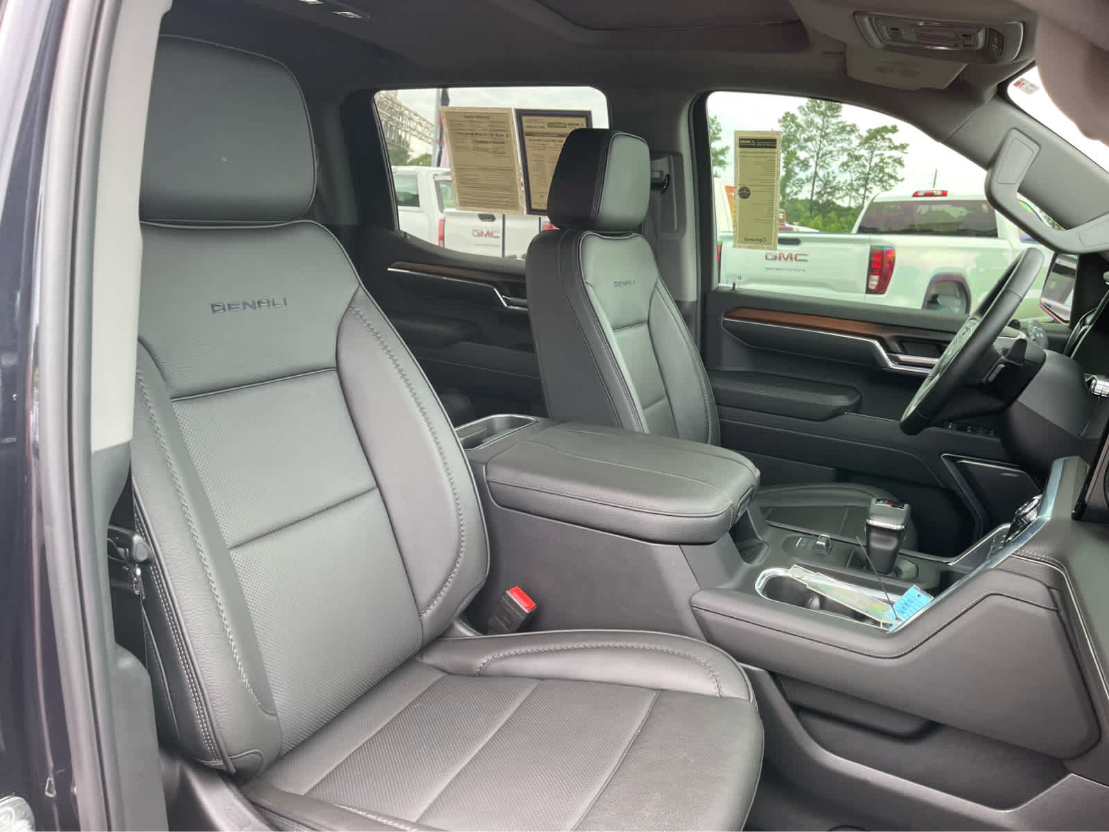 Used 2025 GMC Sierra 1500 Denali w/ Denali Reserve Package AWD/4WD image 28