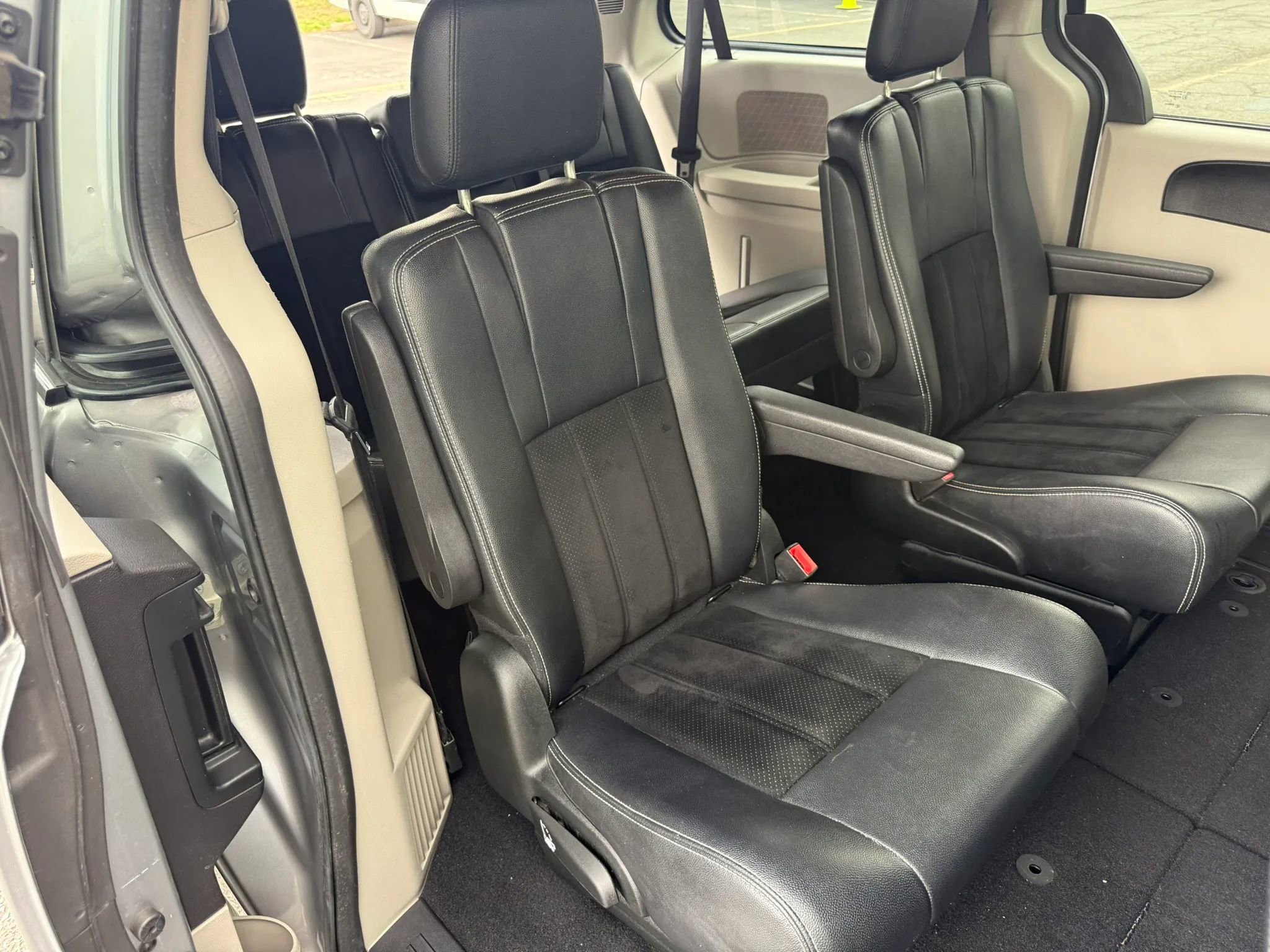 Used 2018 Dodge Grand Caravan SXT FWD image 29