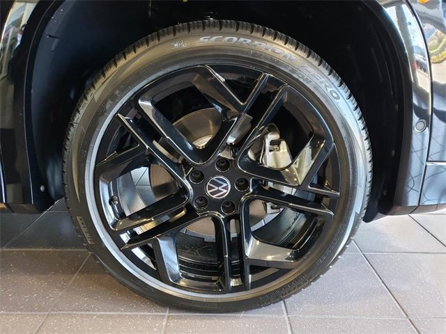 New 2026 Volkswagen Tiguan SE R-Line image 12