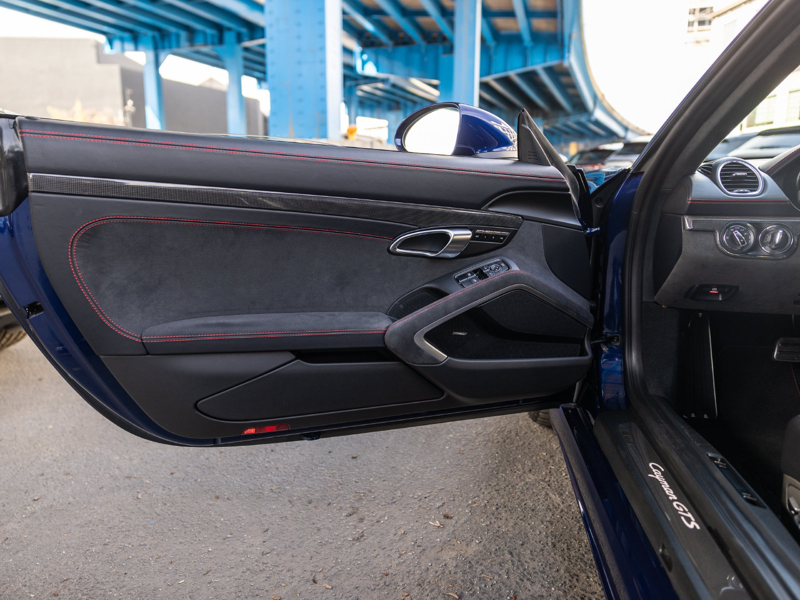 Certified 2025 Porsche 718 Cayman GTS RWD image 35