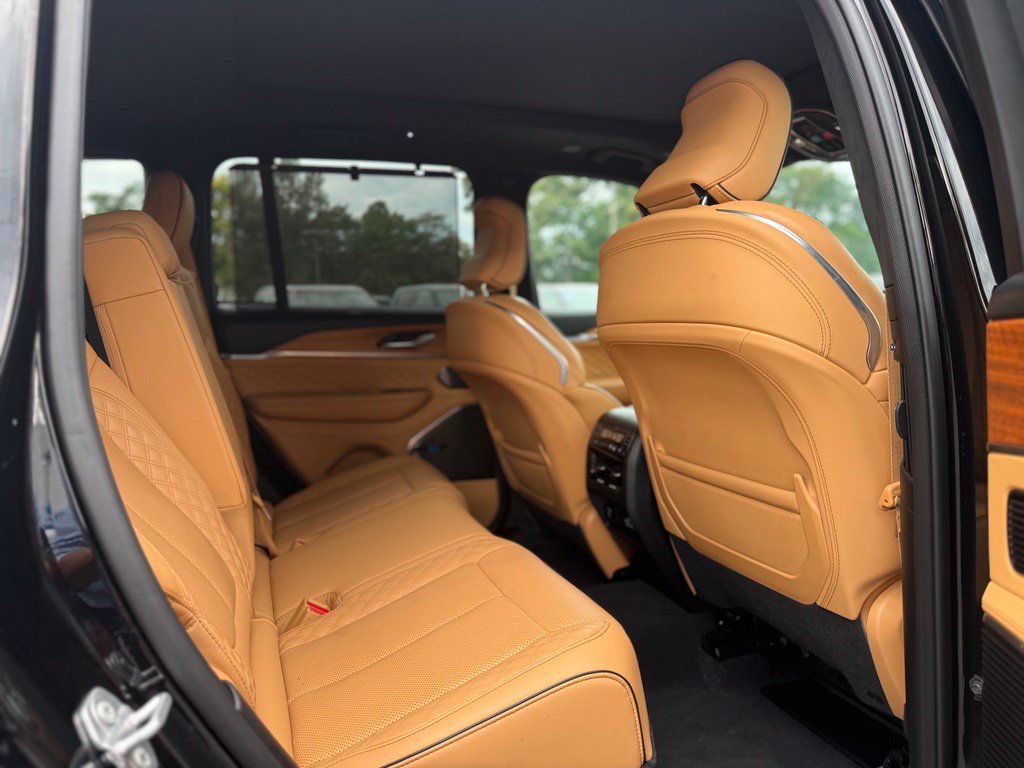 Used 2025 Jeep Grand Cherokee Summit AWD/4WD image 20