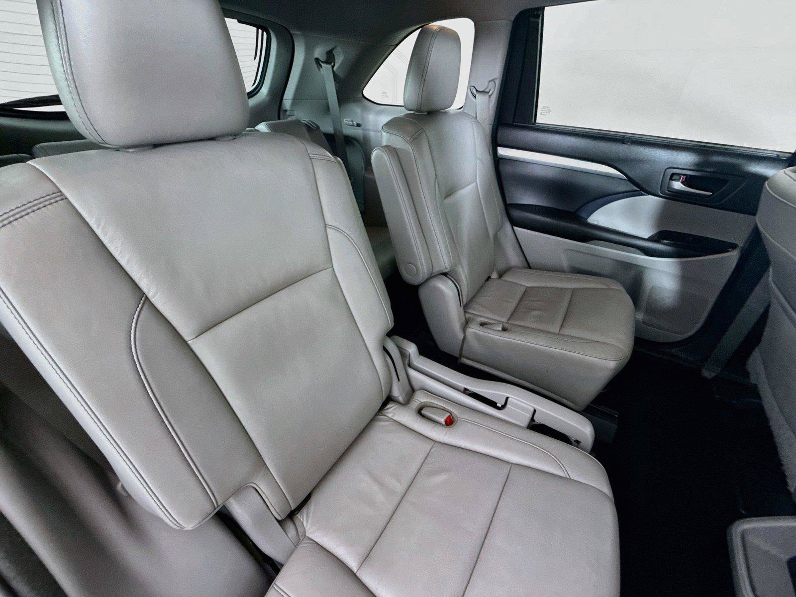 Used 2017 Toyota Highlander XLE AWD/4WD image 31