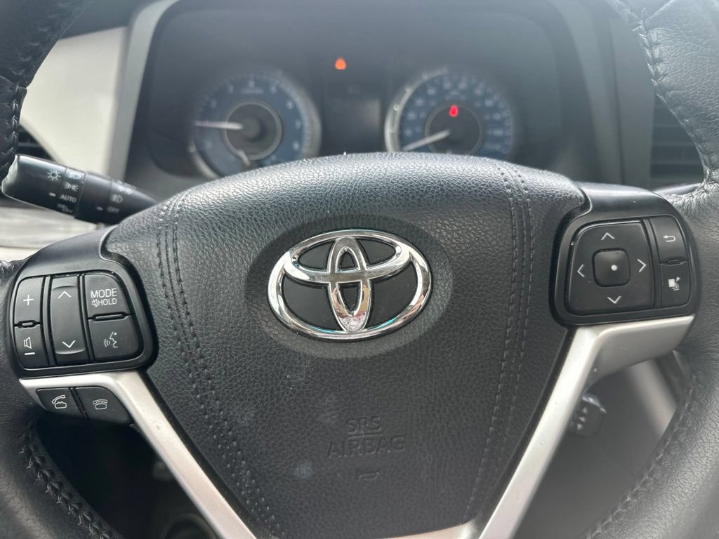Used 2015 Toyota Sienna XLE Premium FWD image 11